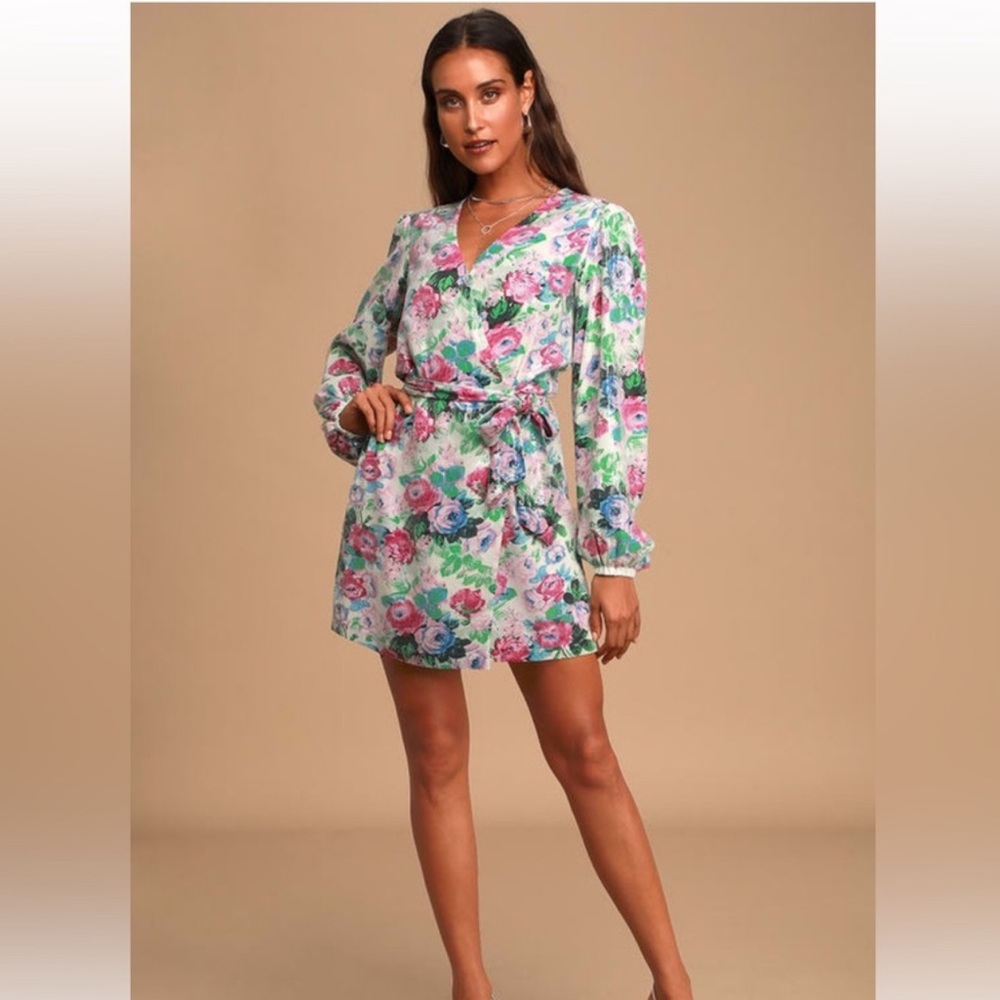 NWT $148 WAYF Loretta White Sequin Floral Long Sleeve Wrap Dress Sz XS